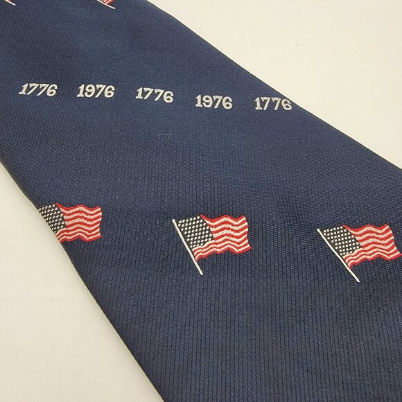 VINTAGE Bicentennial Collection Necktie Blue 1776 1976 Bicentennial USA Flag Tie - Picture 2 of 4